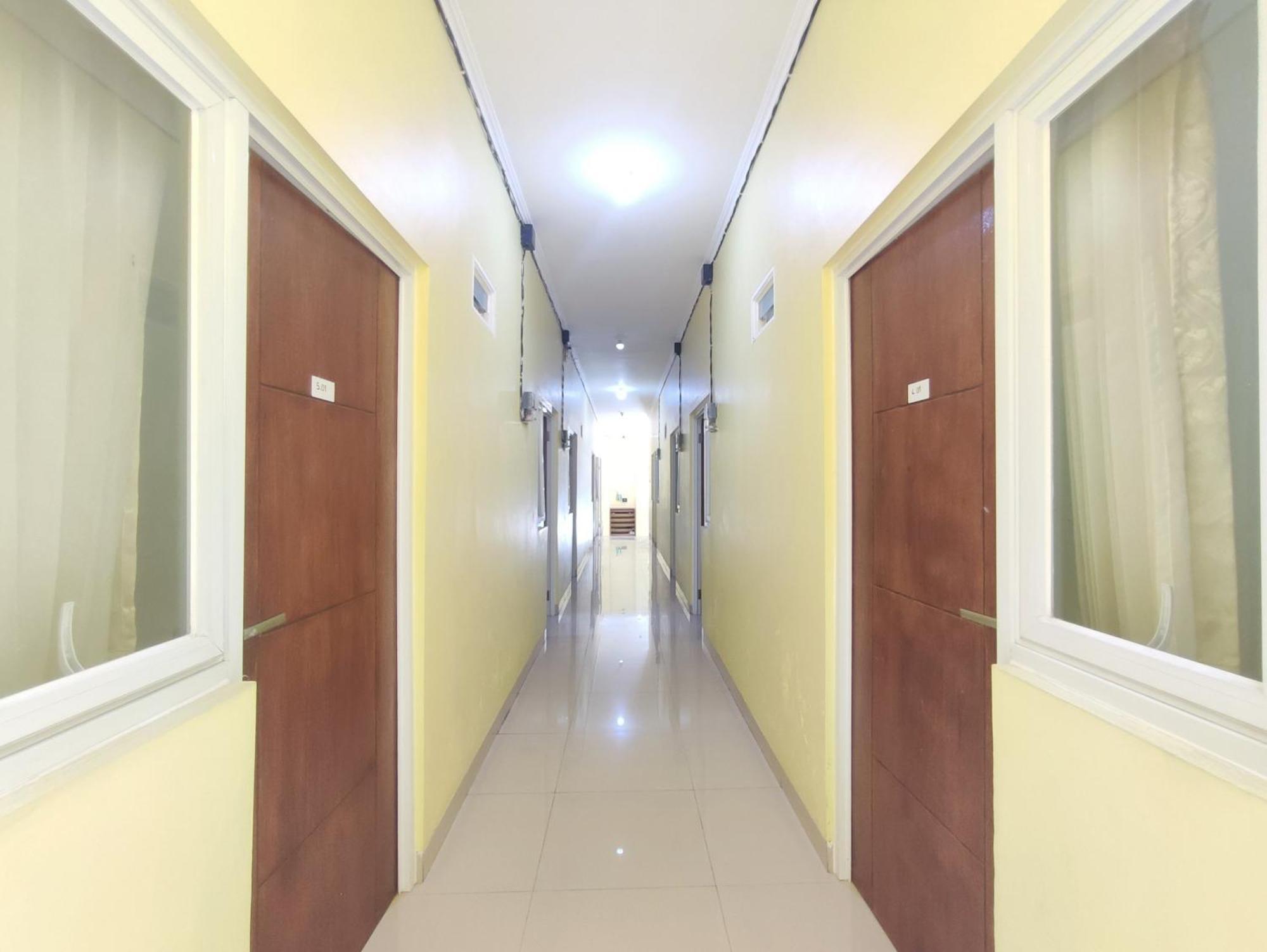 Hotel Reddoorz Near Exit Toll Banyumanik 2*